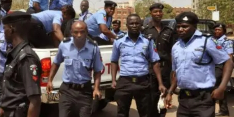 Security operatives arrest 30 yahoo boys in Anambra