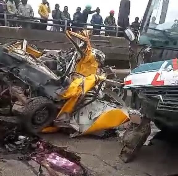 Three dead, seven injured in Lagos-Ibadan Expressway Auto Crash