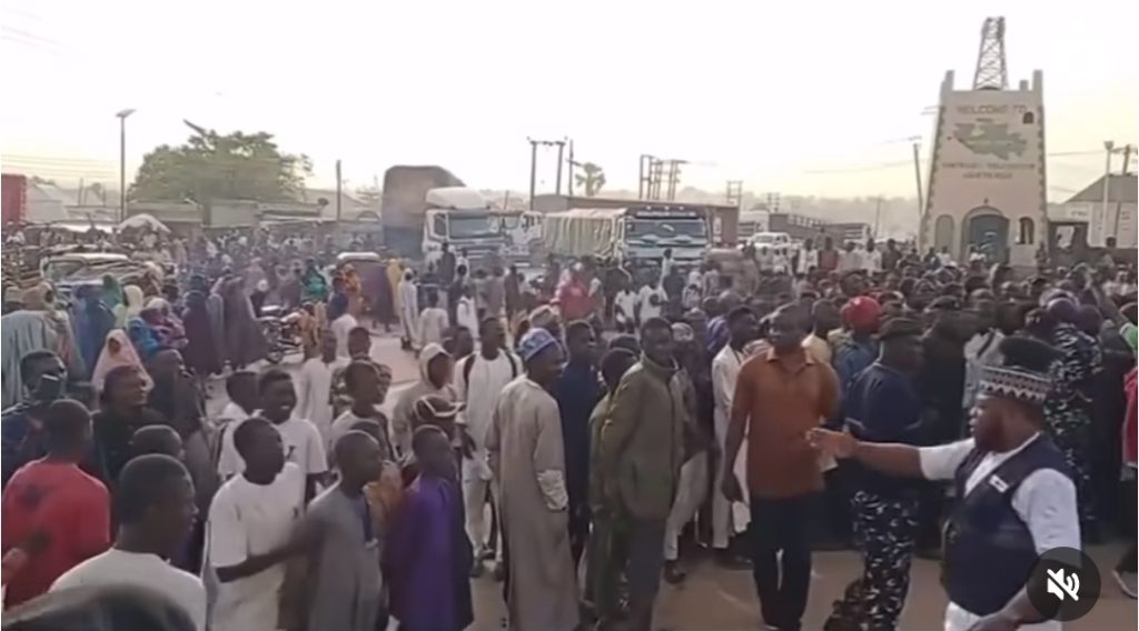 Women and Youths protest high cost of living in Minna