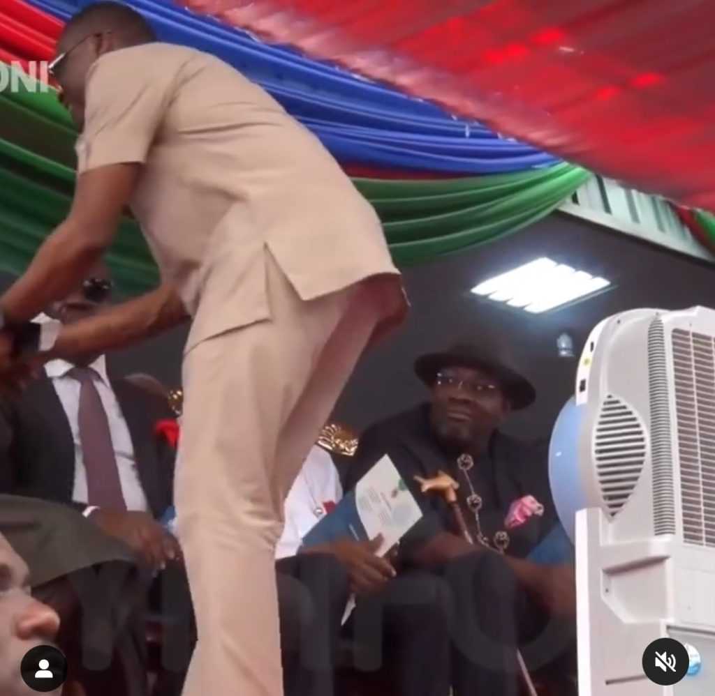 Moment Governor Obaseki Refused To Shake Hands With His Deputy