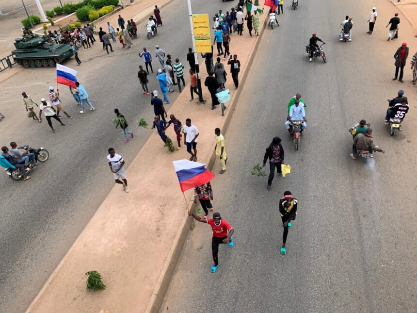 18640704 endbadgovernanceprotesterscarryingrussianflagsinnigeria photohumangle jpeg jpeg9d01b1b294eb144b1ed928898fae49fc