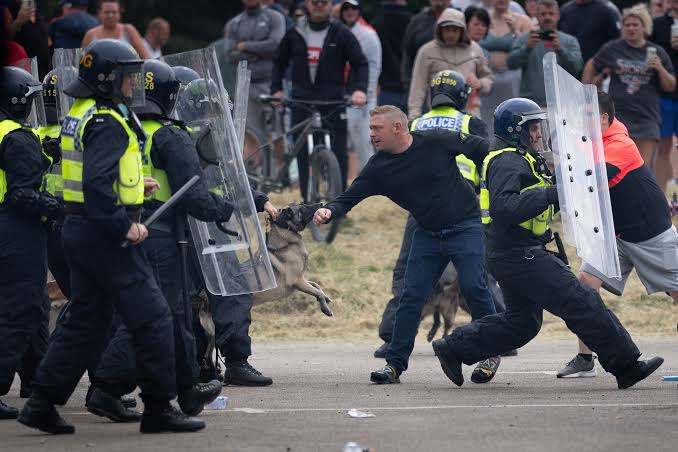 Riot Police Prepare for Far-Right Protests