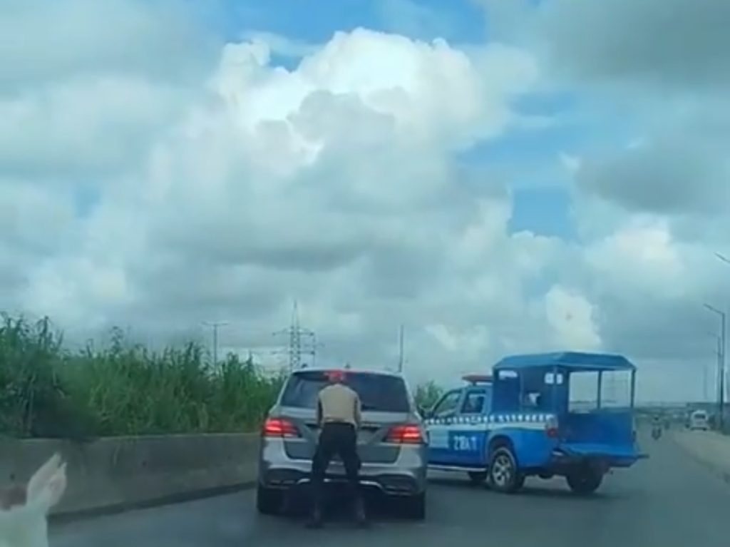 FRSC Officials in Daring Attempt to Arrest Errant Benz Driver