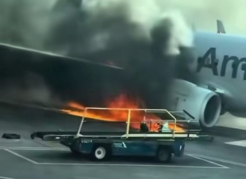 Boeing 737-800 Catches Fire